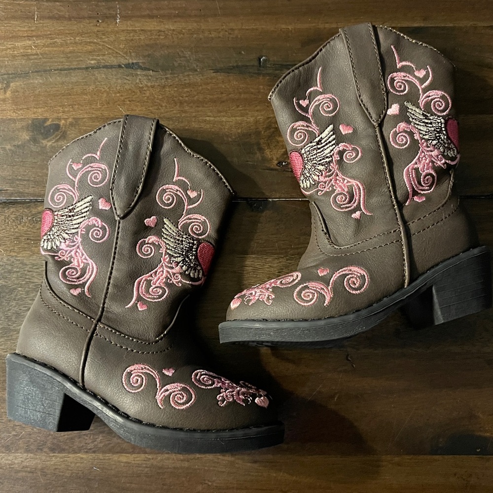 Ropers girls size 5, GIRLS TODDLER BROWN WITH WINGED HEART